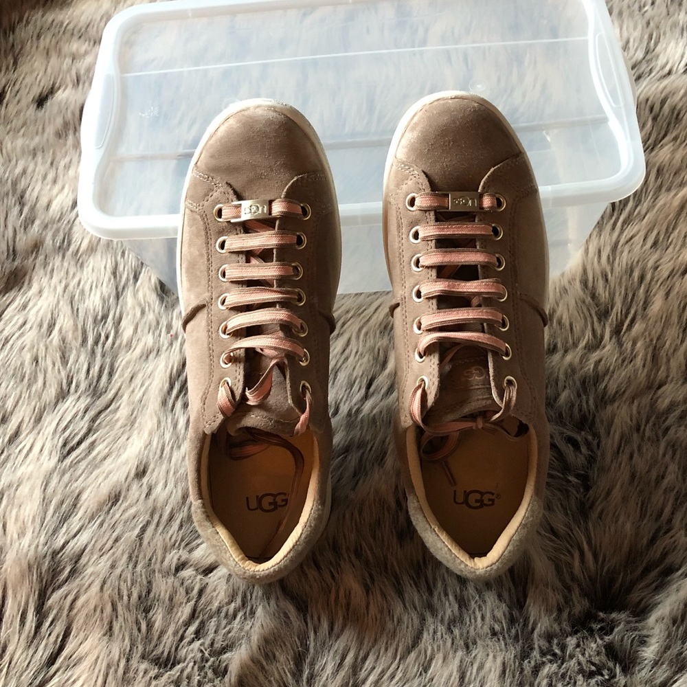 UGG SUEDE TAN SNEAKERS-NEW W/O BOX